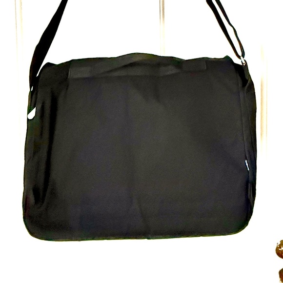 FjallRaven Greenland Shoulder Messenger Bag Black - Unisex - Picture 3 of 6